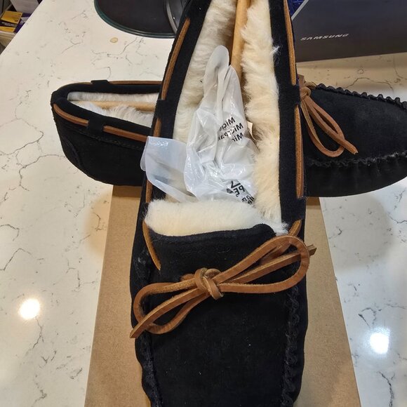 UGG Dakota Black Suede Fur Slippers Womens SIZE 7 NEW STYLE 1107949-BLK - Picture 2 of 14